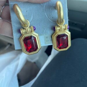 Beautiful vintage Jonette Jewelry Earrings